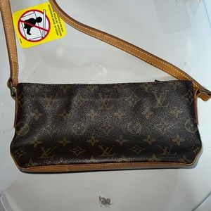 Louis Vuitton mirror image